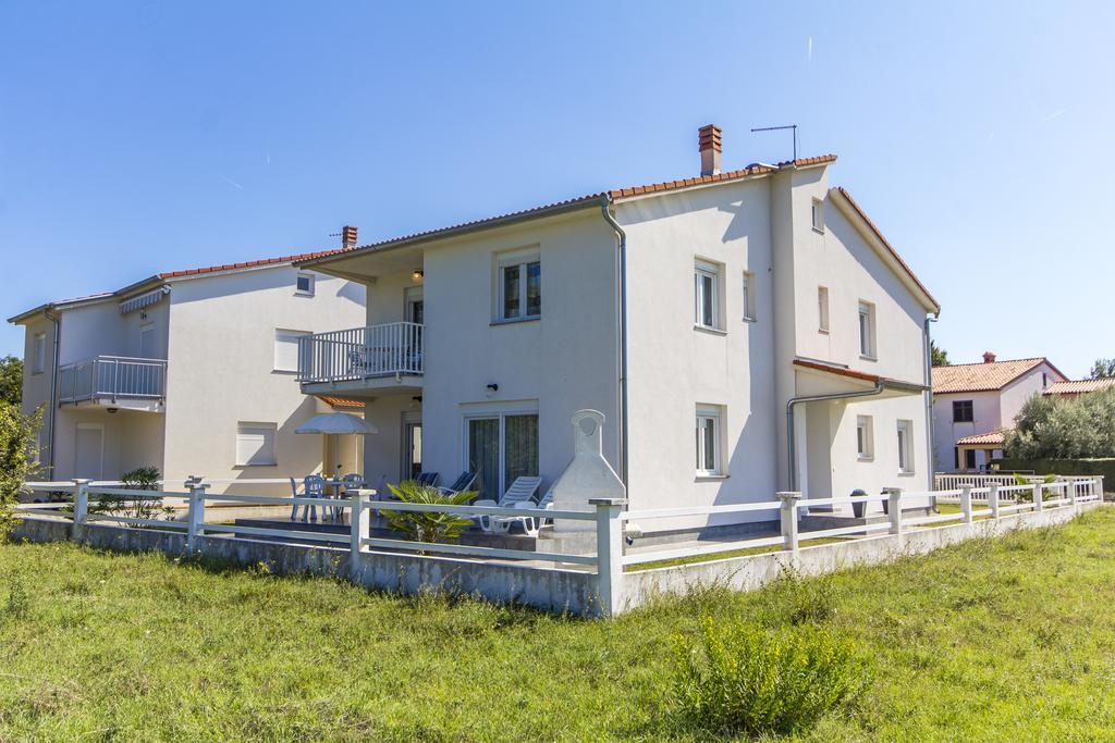 Apartments Alba Fažana Eksteriør bilde